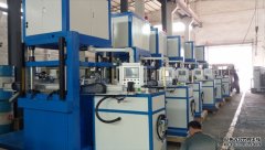 四柱油壓機(jī)什么是履帶式起重機(jī)行走油壓